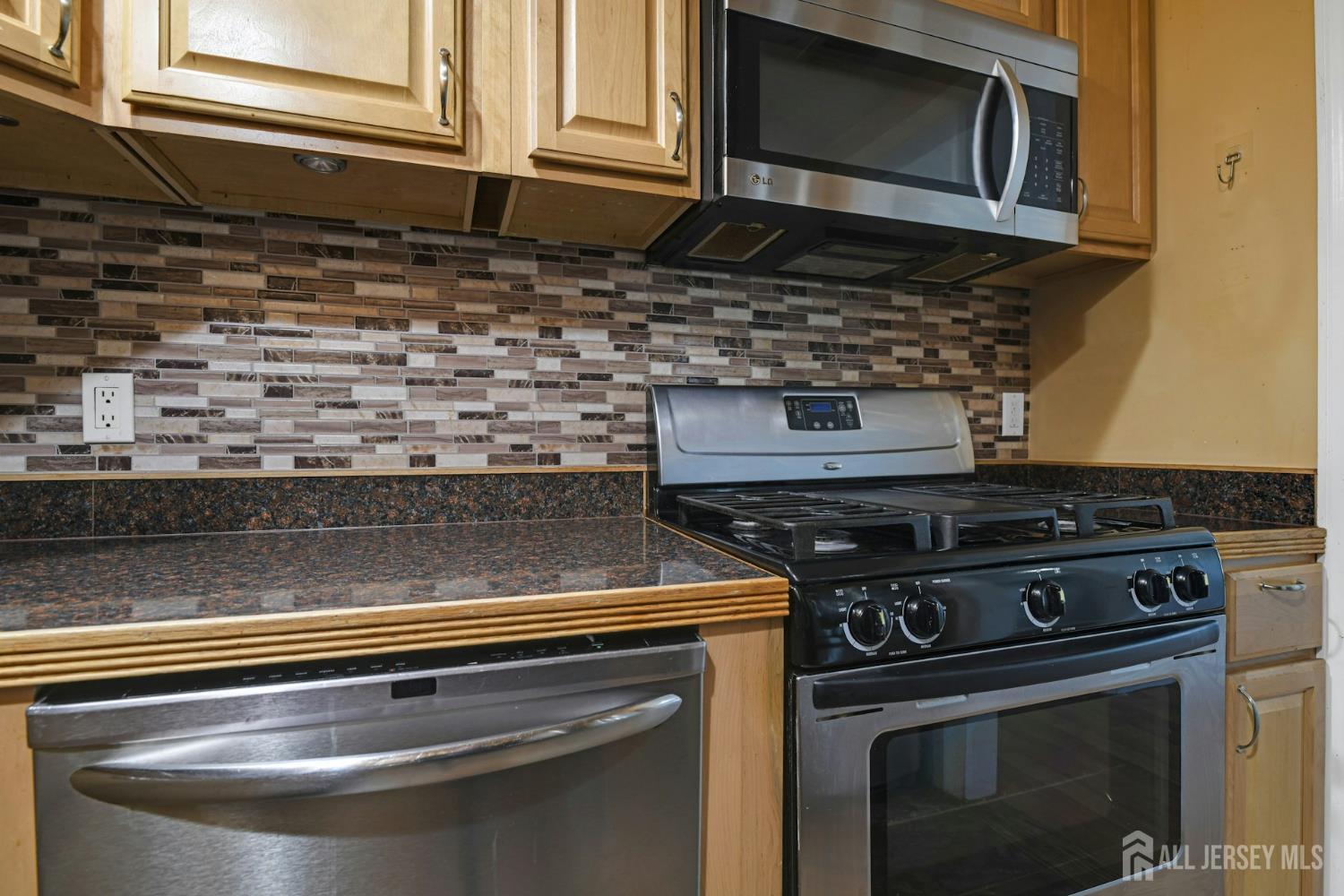 385 Shoreland Circle, Old Bridge, New Jersey image 9