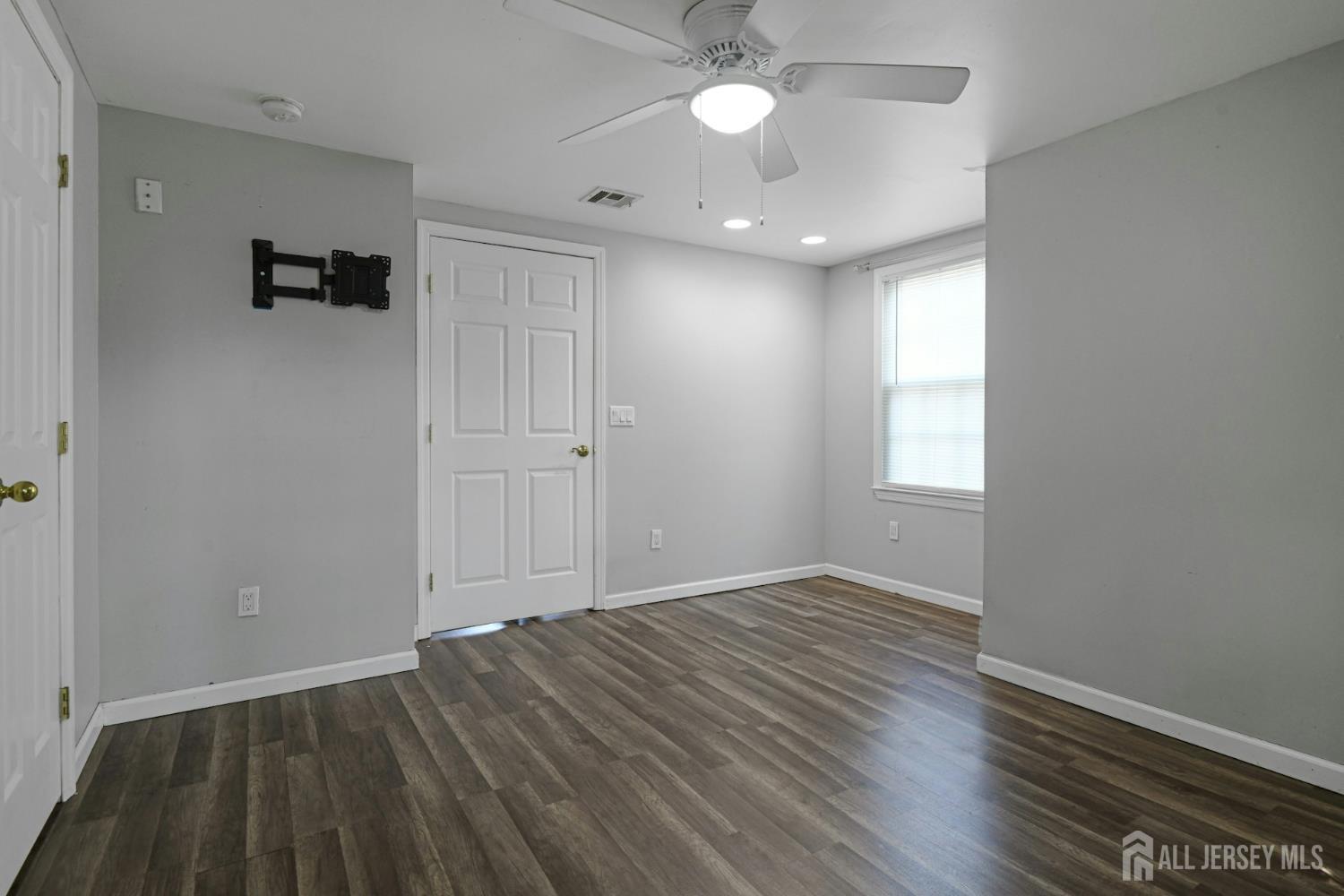 385 Shoreland Circle, Old Bridge, New Jersey image 14