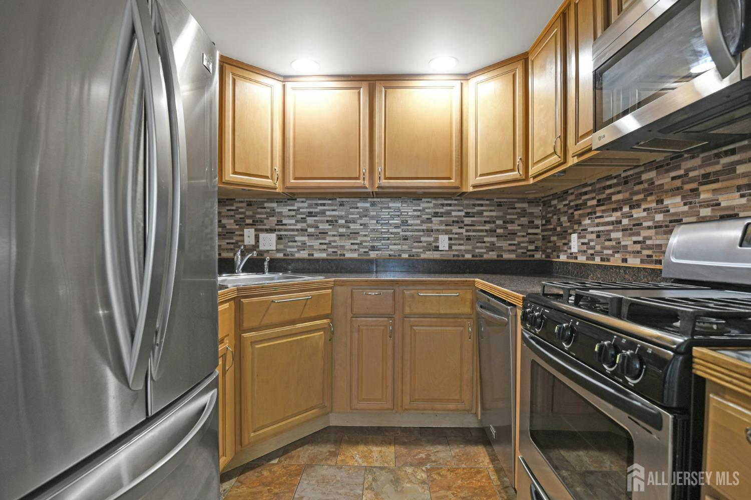 385 Shoreland Circle, Old Bridge, New Jersey image 5