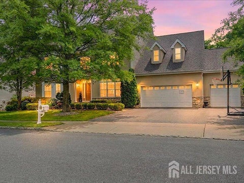 Homes For Sale - 6 Huggins Lane<br/> Manalapan, NJ 07726
