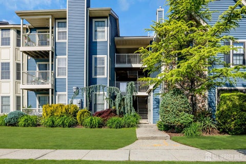 Condo For Sale - 122 Longfield Court<br/> East Brunswick, NJ 08816