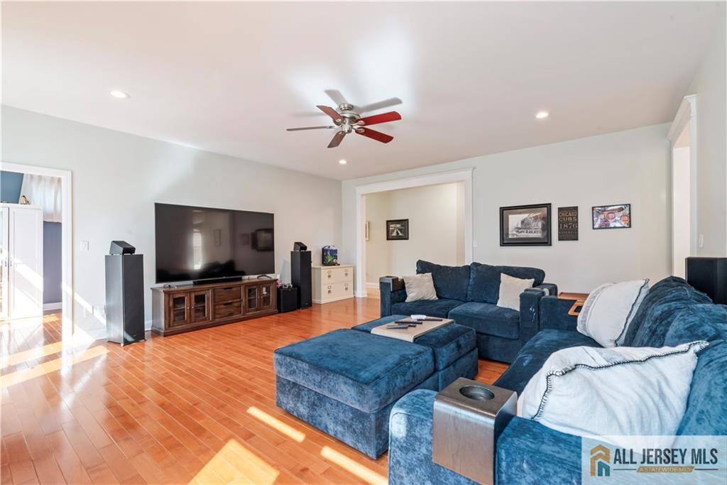 11 Hilltop Boulevard, East Brunswick, New Jersey image 13
