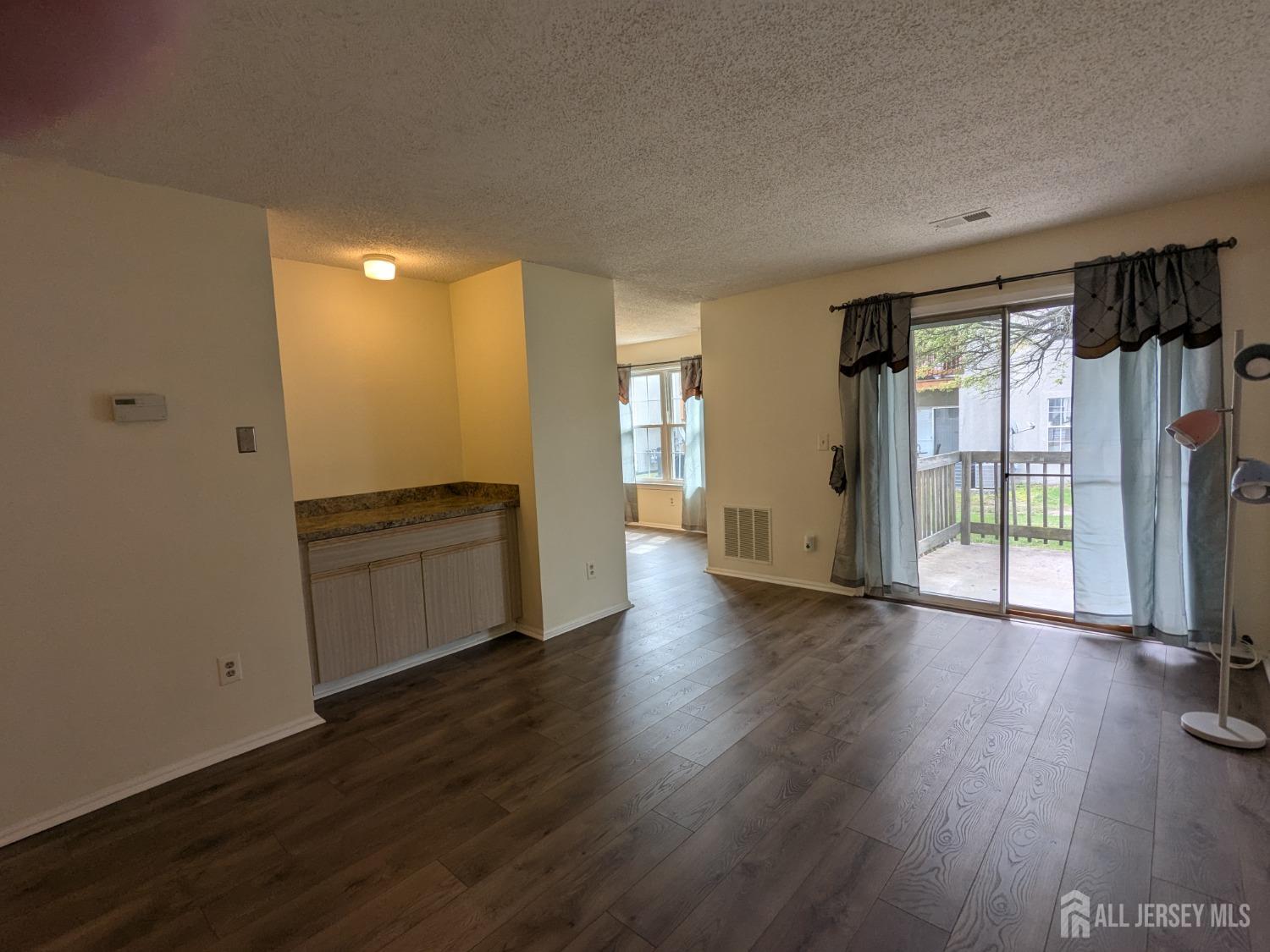 South Brunswick, New Jersey 08852, United States, 1 Bedroom Bedrooms, ,1 BathroomBathrooms,Residential,Active,112766