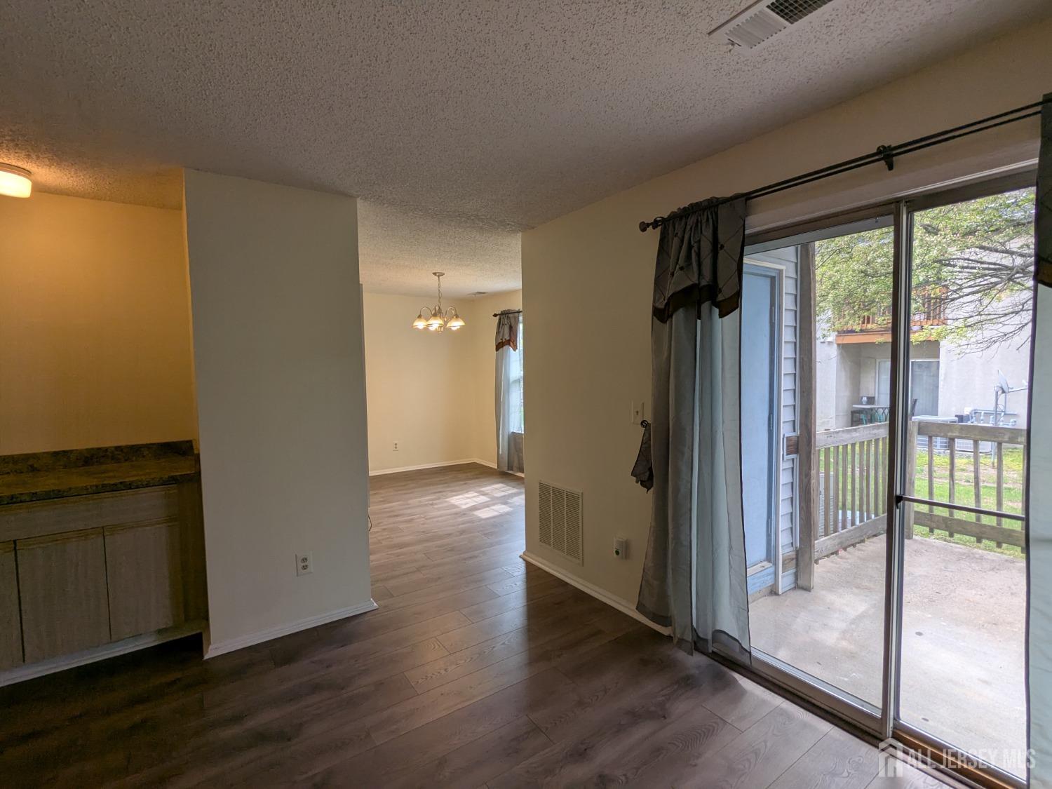 South Brunswick, New Jersey 08852, United States, 1 Bedroom Bedrooms, ,1 BathroomBathrooms,Residential,Active,112766