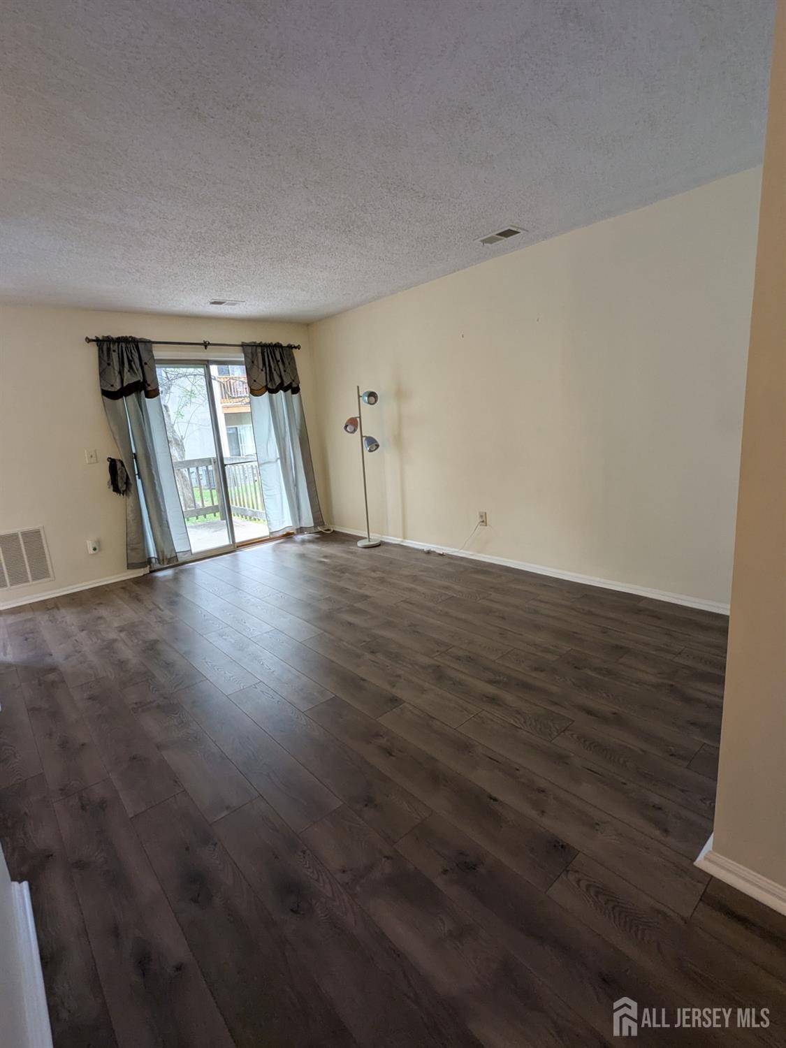 South Brunswick, New Jersey 08852, United States, 1 Bedroom Bedrooms, ,1 BathroomBathrooms,Residential,Active,112766