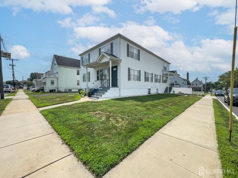 Homes For Rent - 105-R Lowell Street<br/> Carteret, NJ 07008