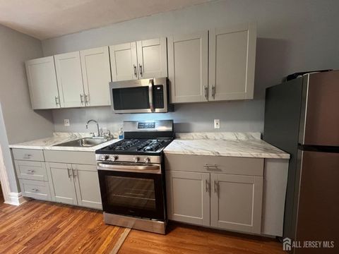 Apartment For Rent - 830 S 16th Street #3<br/> Newark, NJ 07108