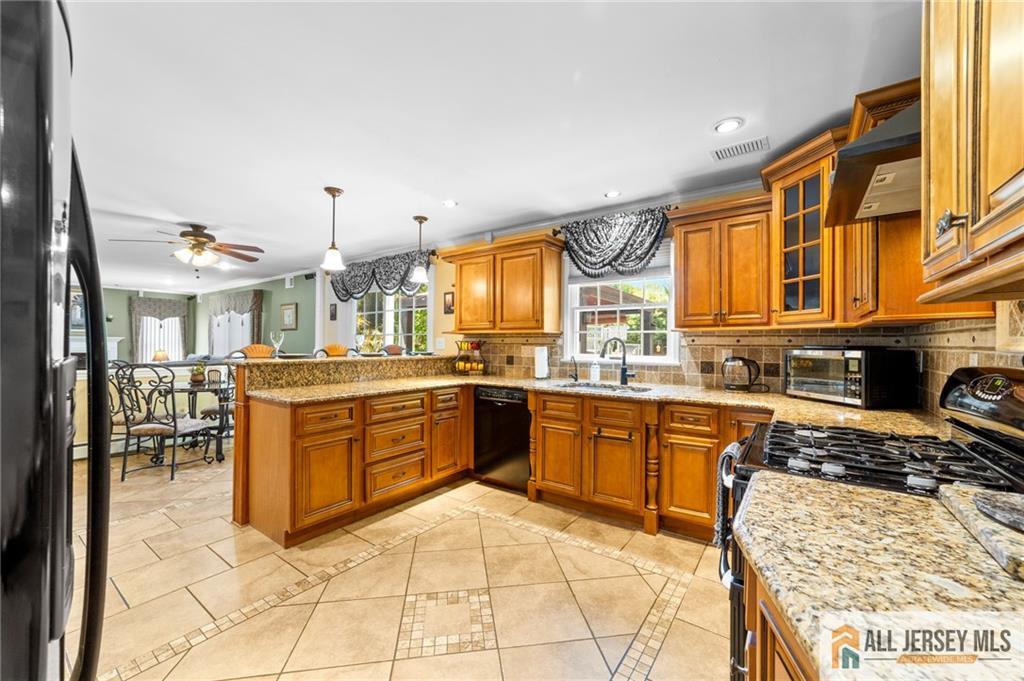 21 Tanglewood Place, Monroe Township, New Jersey image 8