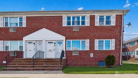 Condo For Sale - 43 Gramercy Gardens #B<br/> Middlesex County, Middlesex, NJ 08846