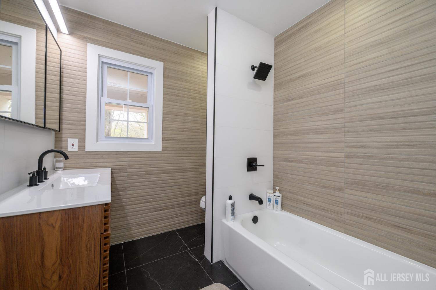 Toms River, New Jersey, 08755, United States, 5 Bedrooms Bedrooms, ,4 BathroomsBathrooms,Residential,Active,2042159