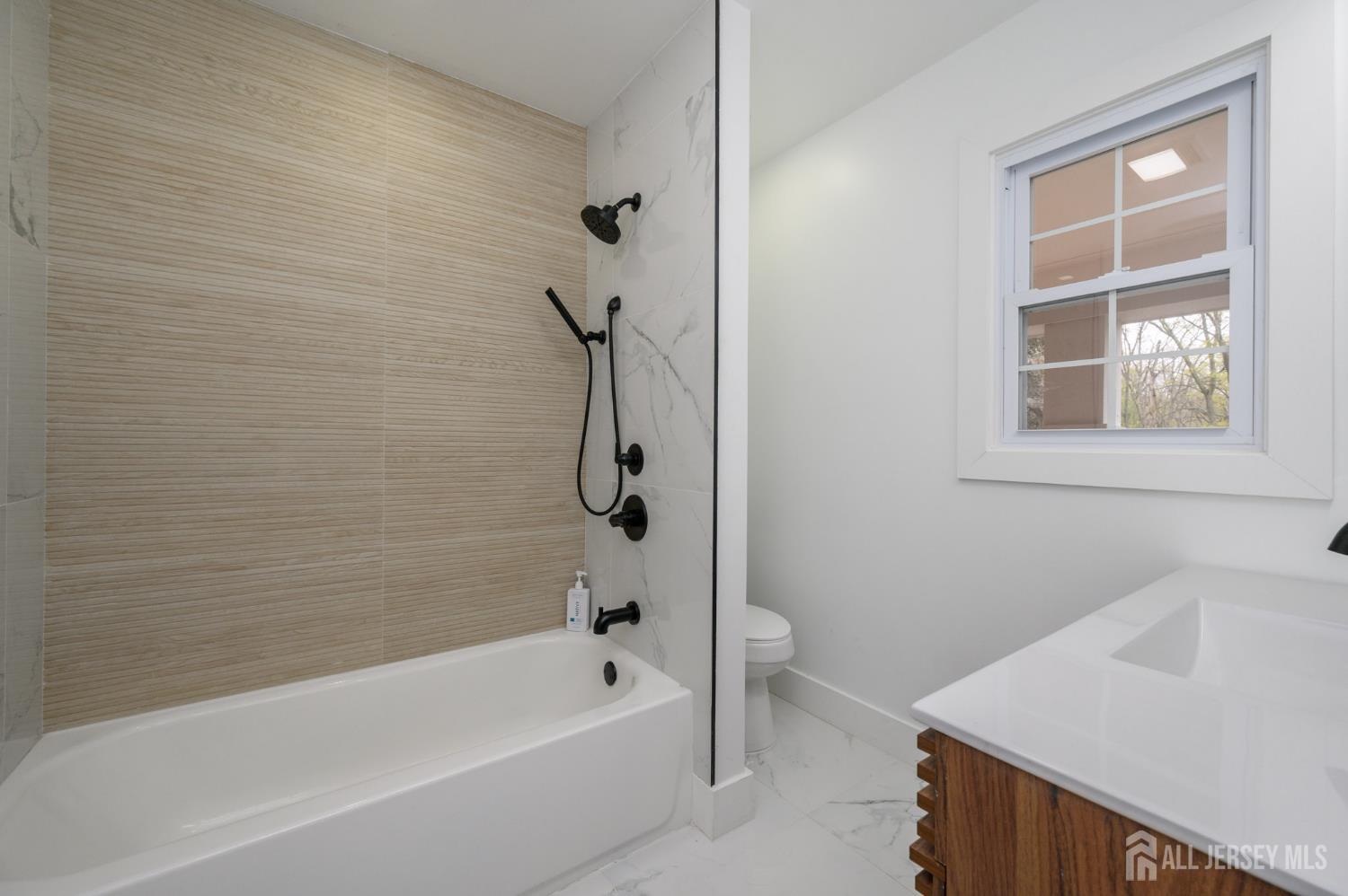 Toms River, New Jersey, 08755, United States, 5 Bedrooms Bedrooms, ,4 BathroomsBathrooms,Residential,Active,2042159