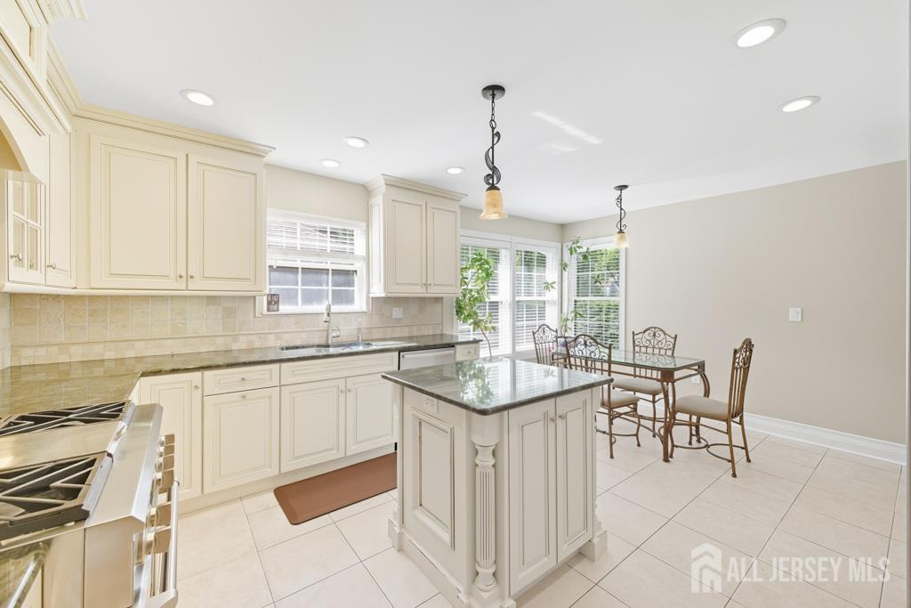 87 Fairway Boulevard