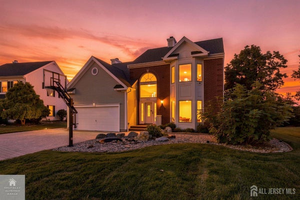 563 BUCKINGHAM DR, PISCATAWAY, NJ 08854 - Image 95d1f2d74dfaca30456bb82ffa96ee8e/637474571