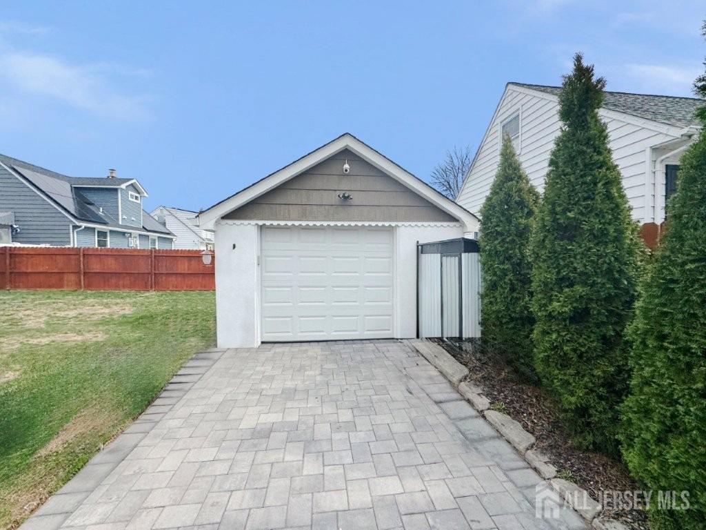 45 E Oak Street, Carteret, New Jersey image 2