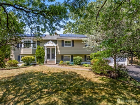 Homes For Sale - 5 Yale Court<br/> East Brunswick, NJ 08816