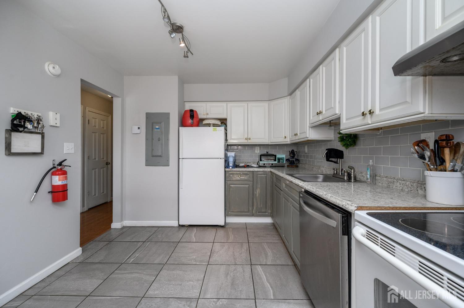 807 Eves Drive #3P, Hillsborough, New Jersey image 7