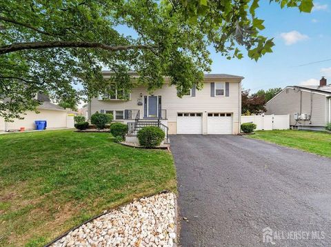 Homes For Sale - 961 Linwood Place<br/> Middlesex County, North Brunswick, NJ 08902