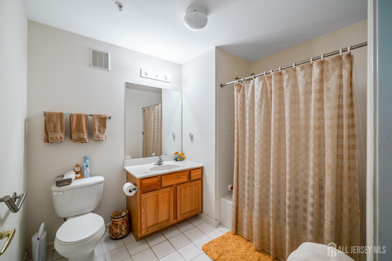 1025 Dogwood Court, New Brunswick, New Jersey image 9