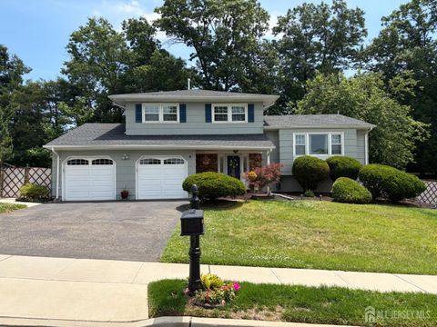 Homes For Sale - 4 Avon Way<br/> Middlesex County, Sayreville, NJ 08859