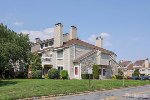 Condo For Sale - 90 Farnham Square #290<br/> Sayreville, NJ 08859