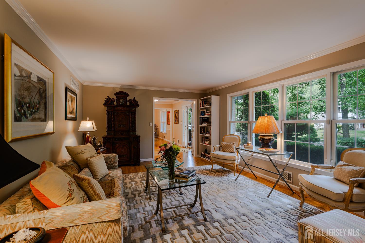 6 Burlington Lane