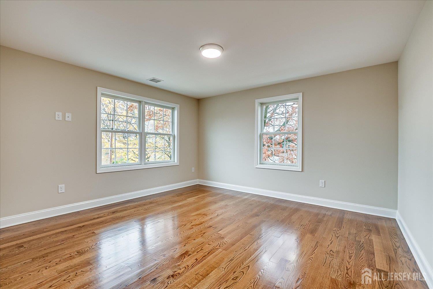 South Plainfield, New Jersey 07080, United States, 2 Bedrooms Bedrooms, ,2 BathroomsBathrooms,Residential,Active,243122