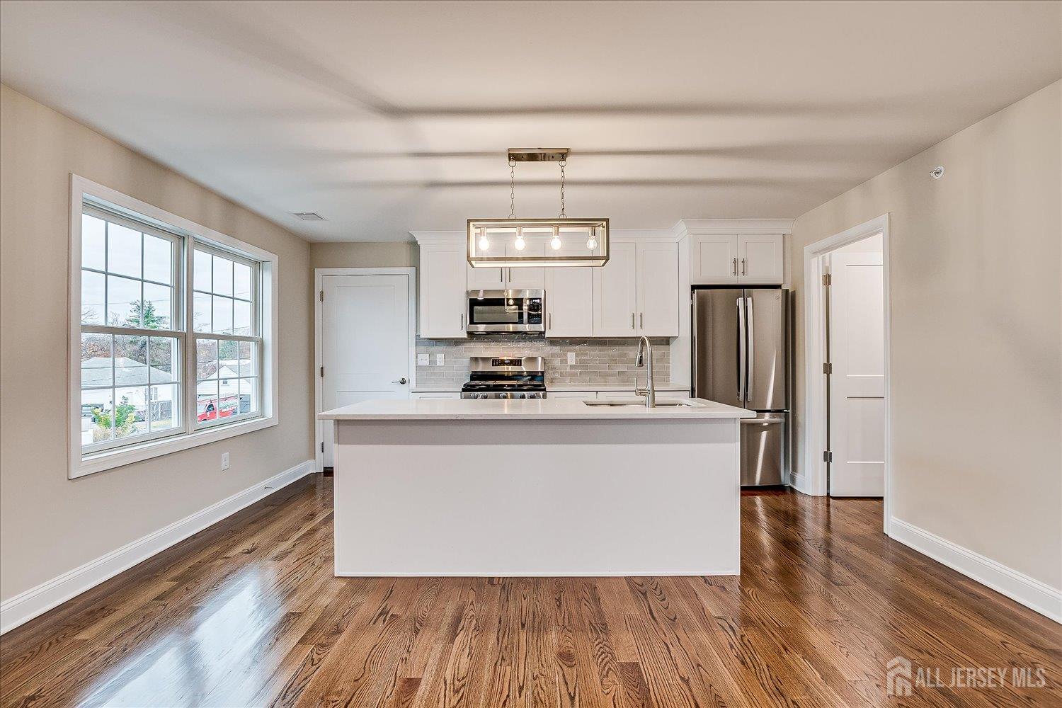 South Plainfield, New Jersey 07080, United States, 2 Bedrooms Bedrooms, ,2 BathroomsBathrooms,Residential,Active,243122