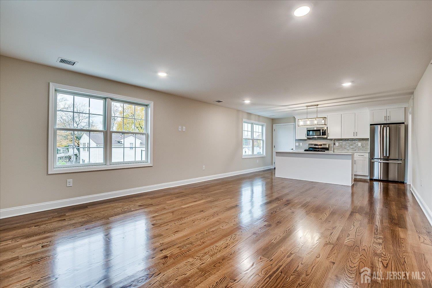 South Plainfield, New Jersey 07080, United States, 2 Bedrooms Bedrooms, ,2 BathroomsBathrooms,Residential,Active,243122