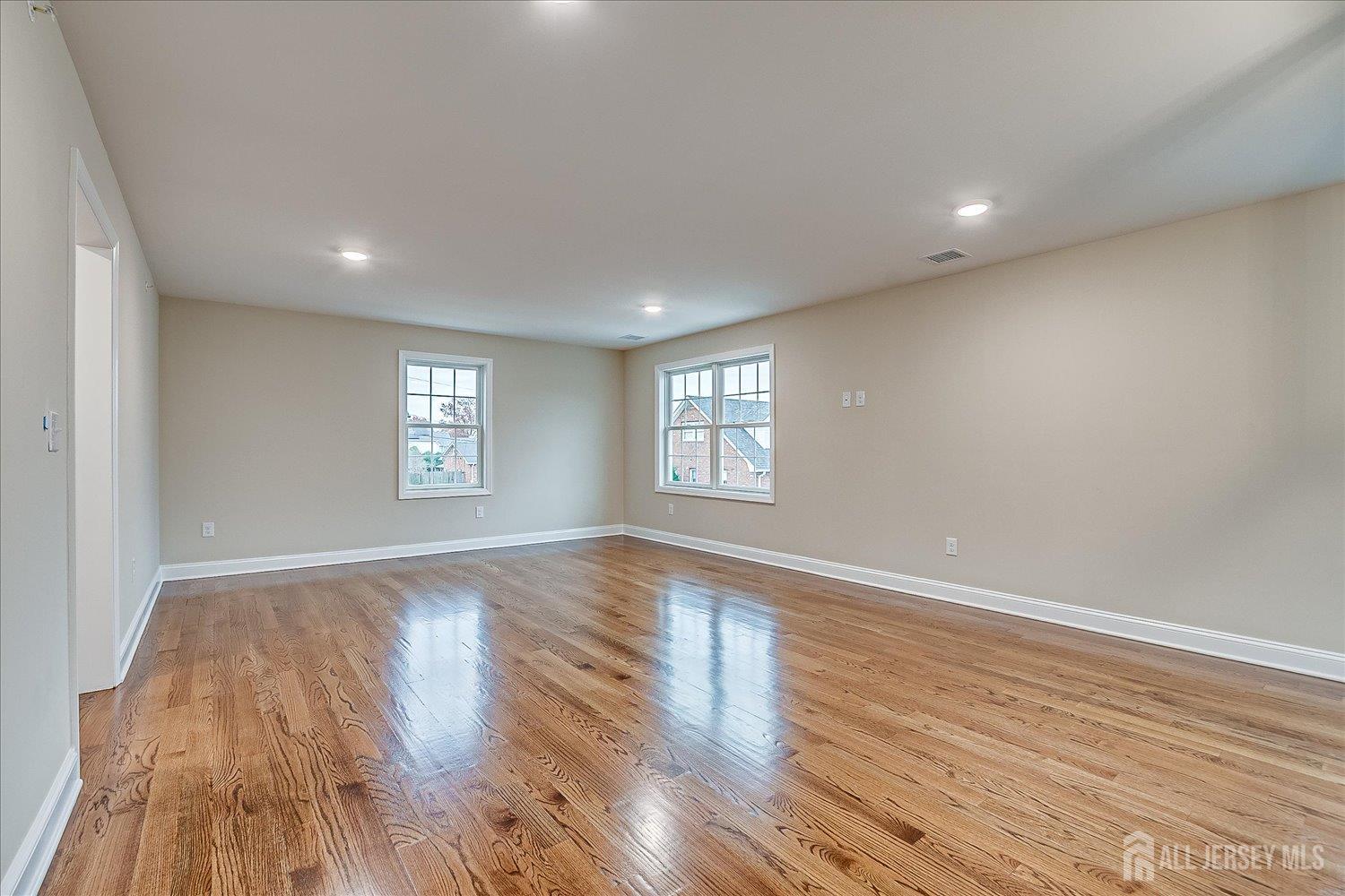 South Plainfield, New Jersey 07080, United States, 2 Bedrooms Bedrooms, ,2 BathroomsBathrooms,Residential,Active,243122