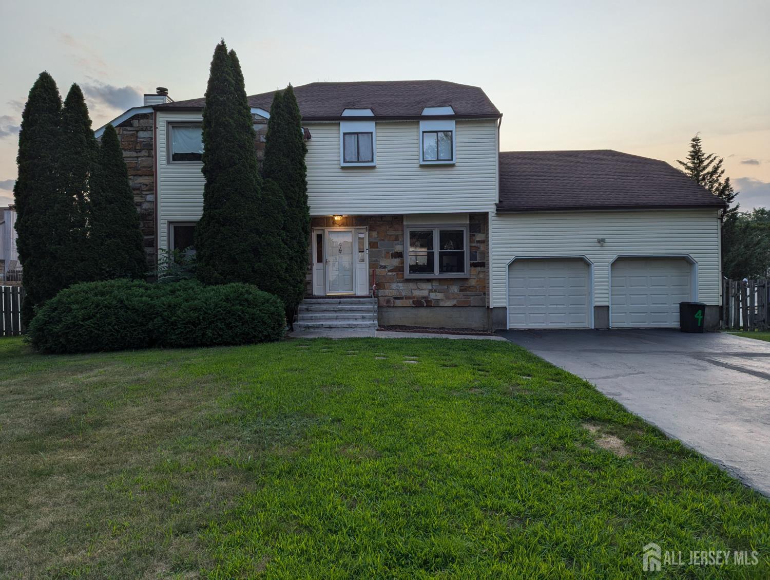 4 La Valencia Road, Old Bridge, New Jersey image 1
