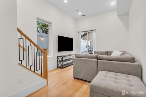 Condo For Sale - 20 Van Nostrand Avenue #1<br/> Hudson County, Jersey City, NJ 07305