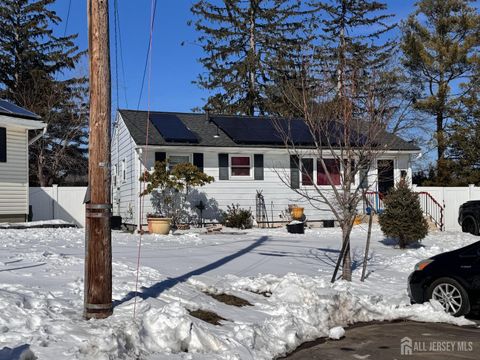 Homes For Sale - 4 Rocky Brook Court<br/> Hightstown, NJ 08520