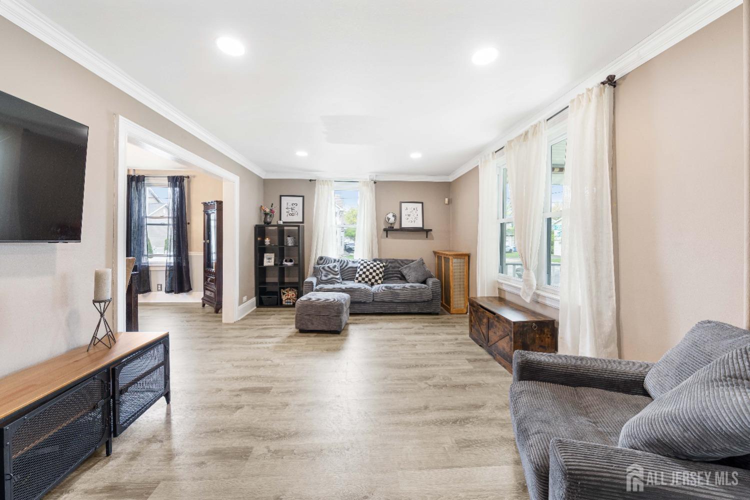 1402 Glenwood Drive, Piscataway, New Jersey image 4
