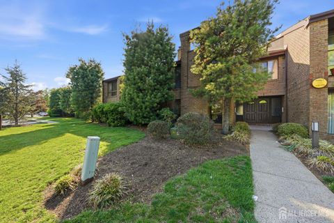 Homes For Sale - 336 Willowbrook Drive<br/> North Brunswick, NJ 08902