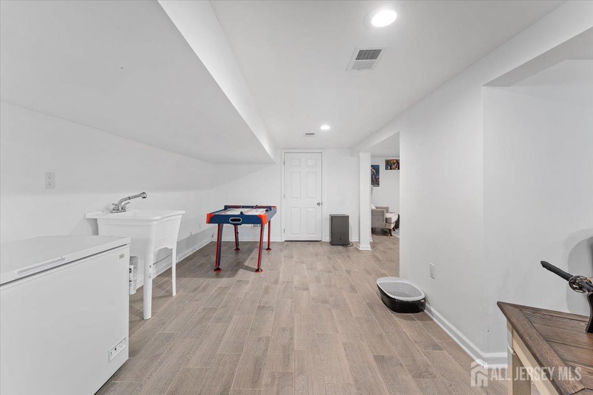 117 W Francis Street, Iselin, New Jersey image 33