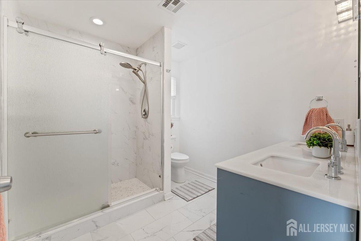 117 W Francis Street, Iselin, New Jersey image 23