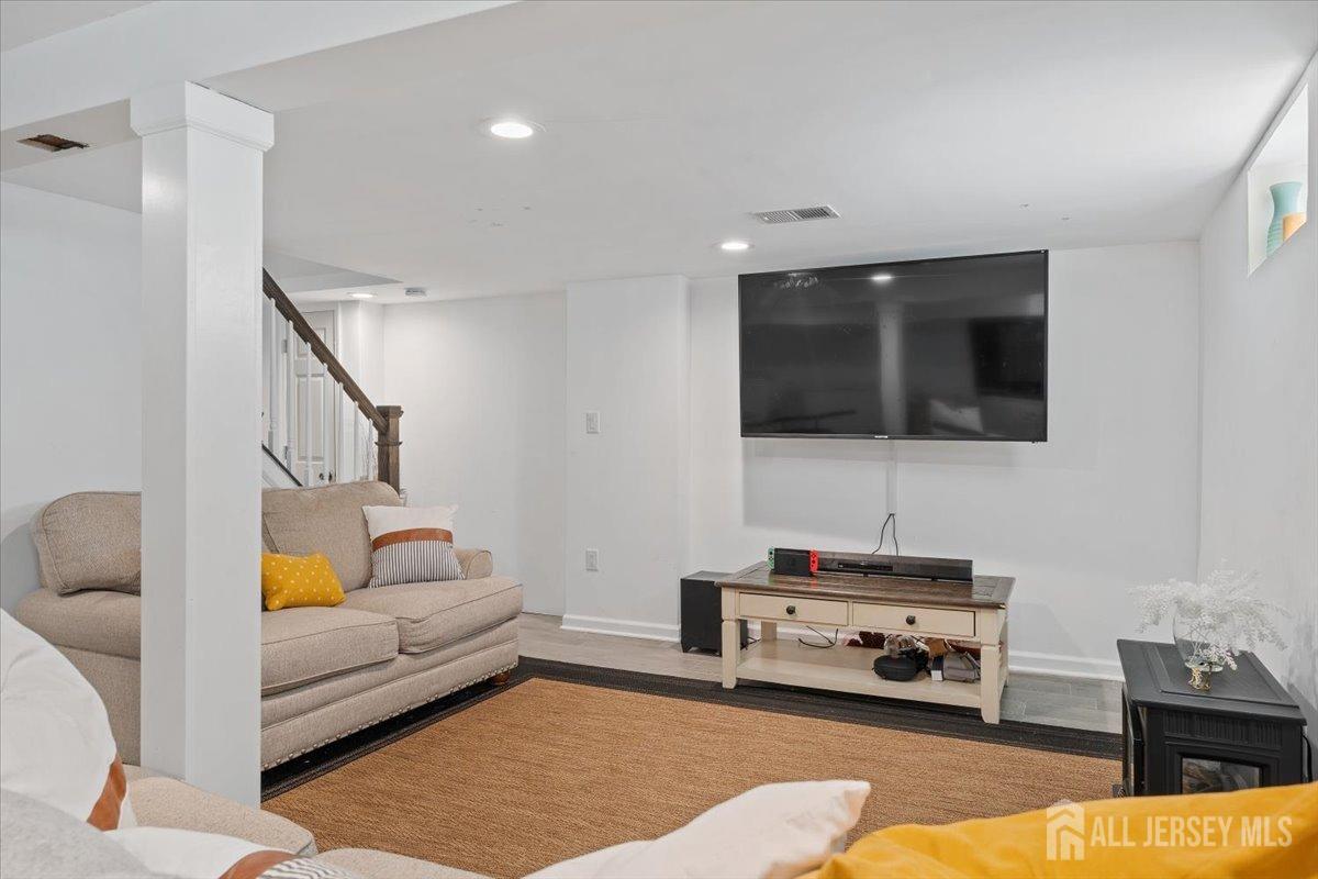 117 W Francis Street, Iselin, New Jersey image 32