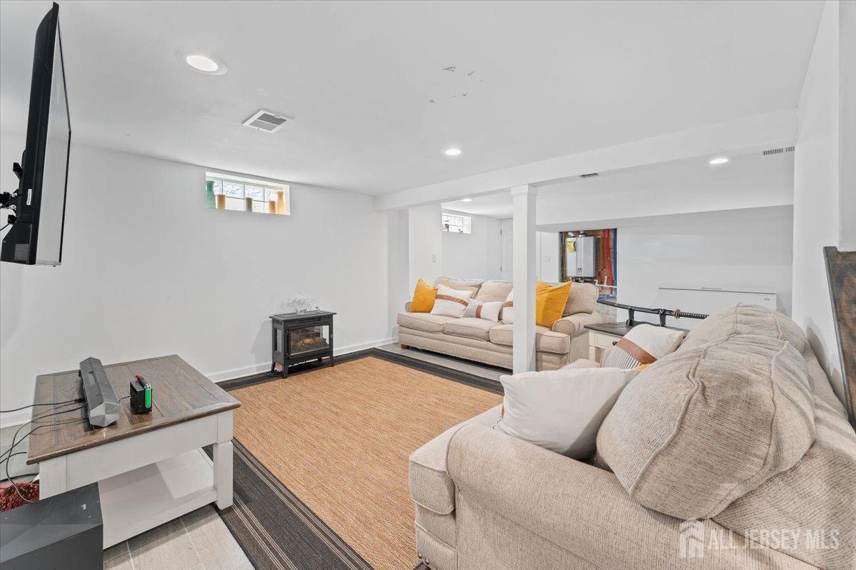 117 W Francis Street, Iselin, New Jersey image 31