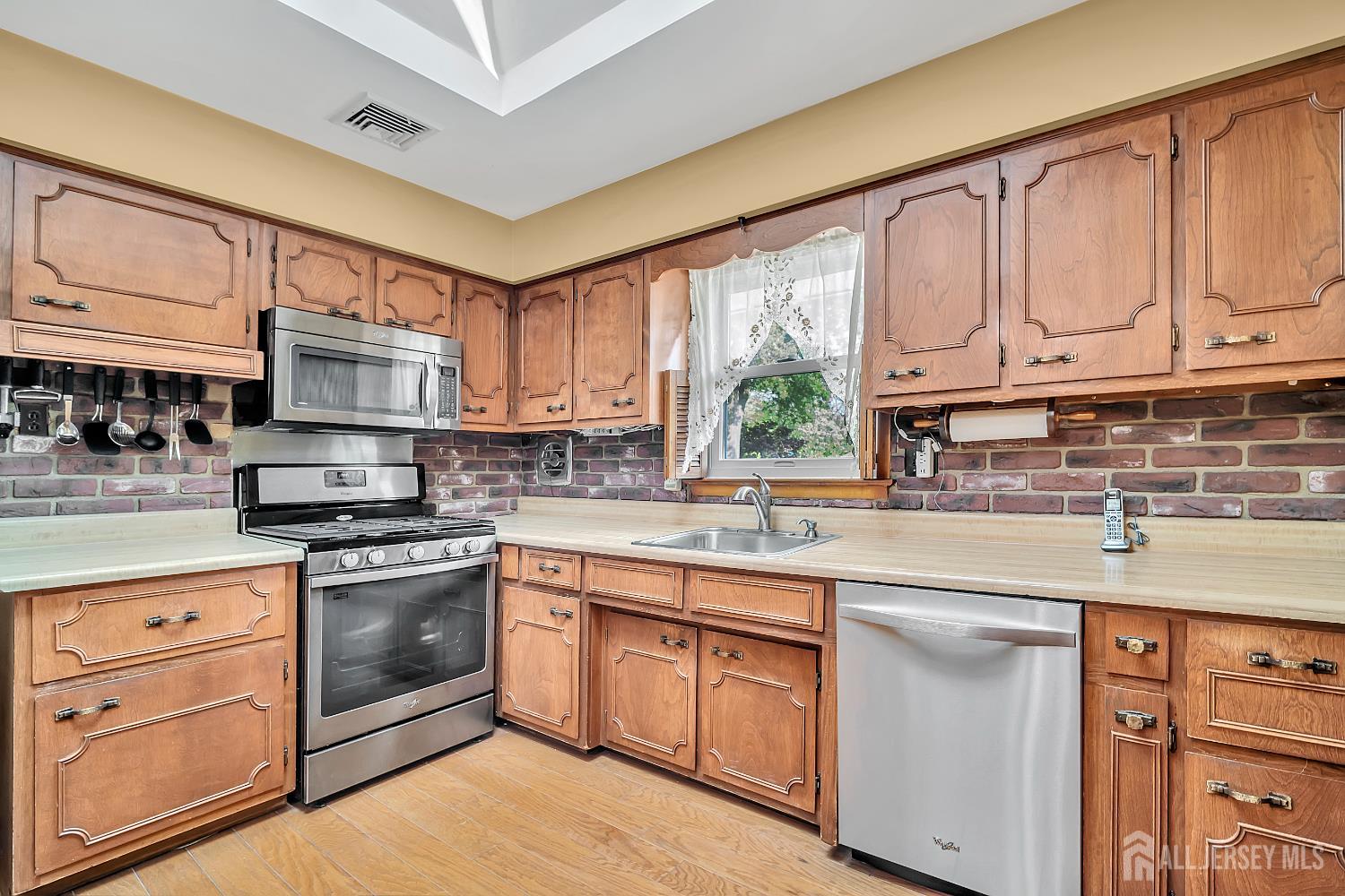 700 Sunbrite Lane, Piscataway, New Jersey image 13