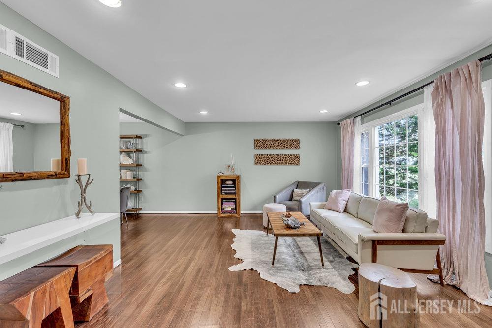 10 Kings Road, East Brunswick, New Jersey image 3