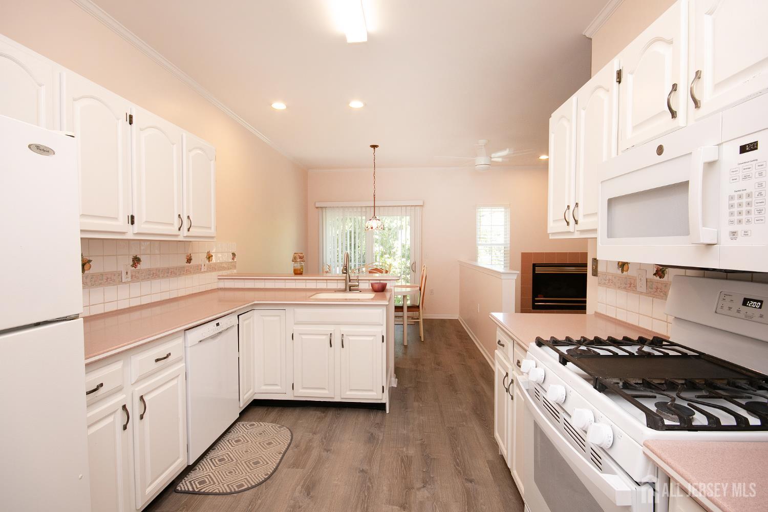 Freehold, New Jersey 07728, United States, 3 Bedrooms Bedrooms, ,3 BathroomsBathrooms,Residential,Active,190134