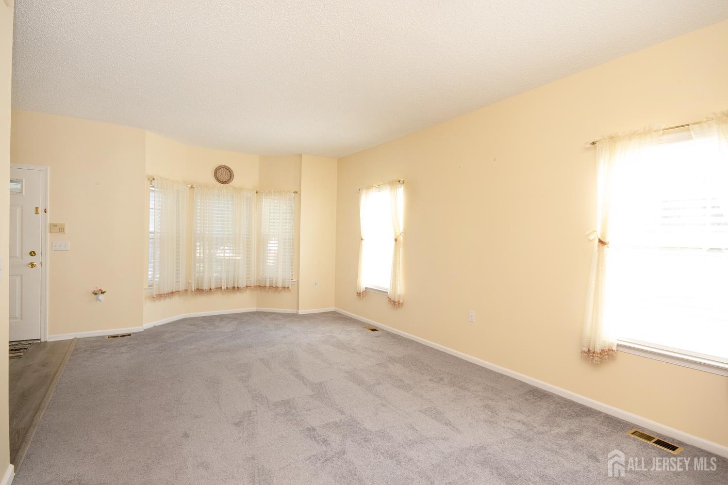 Freehold, New Jersey 07728, United States, 3 Bedrooms Bedrooms, ,3 BathroomsBathrooms,Residential,Active,190134