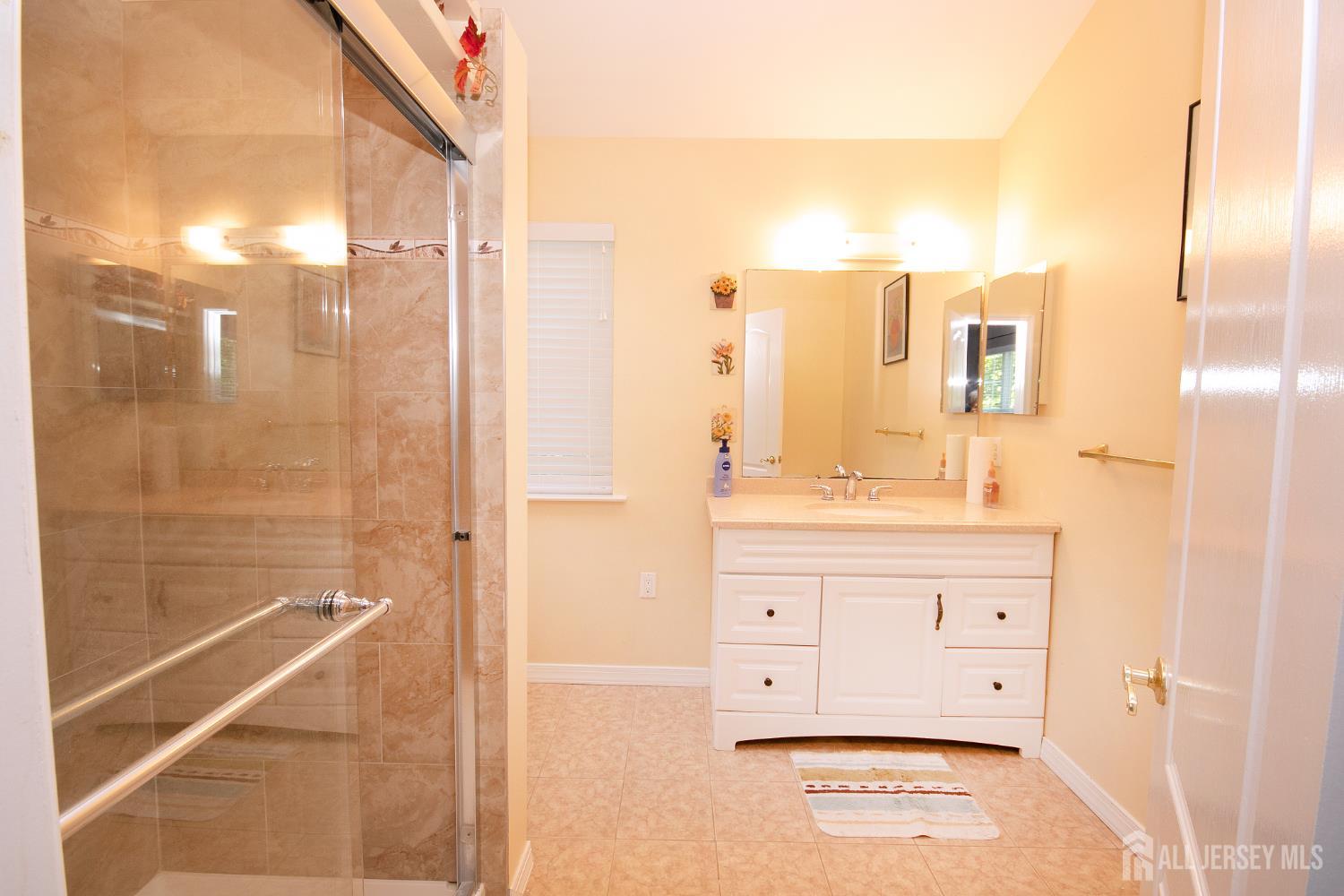 Freehold, New Jersey 07728, United States, 3 Bedrooms Bedrooms, ,3 BathroomsBathrooms,Residential,Active,190134