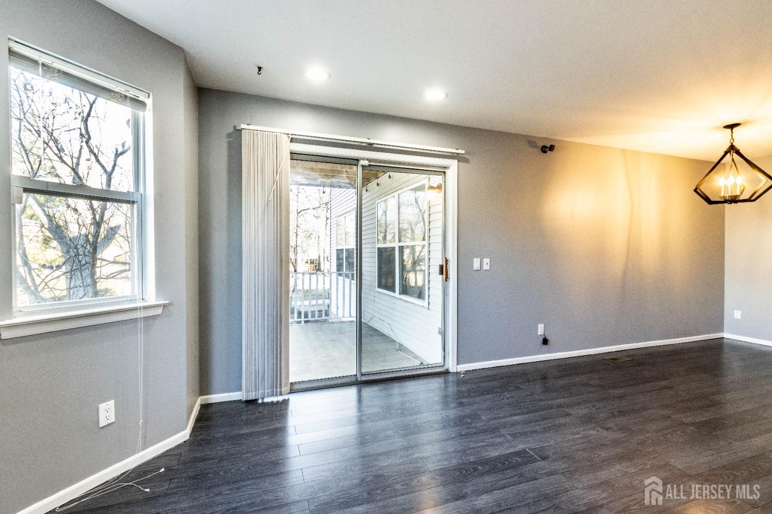 Manville, New Jersey 08835, United States, 3 Bedrooms Bedrooms, ,1 BathroomBathrooms,Residential,Active,101985