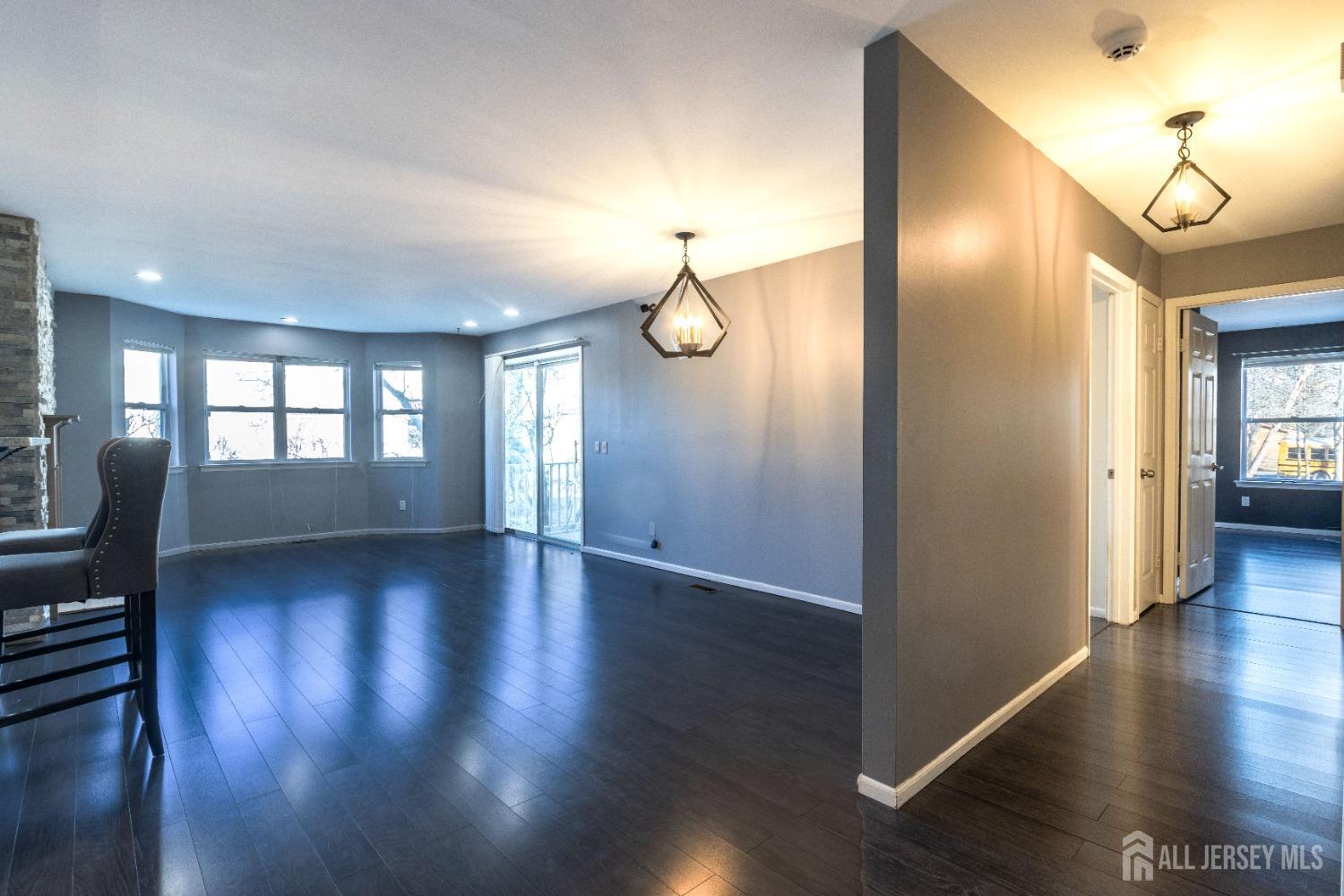 Manville, New Jersey 08835, United States, 3 Bedrooms Bedrooms, ,1 BathroomBathrooms,Residential,Active,101985