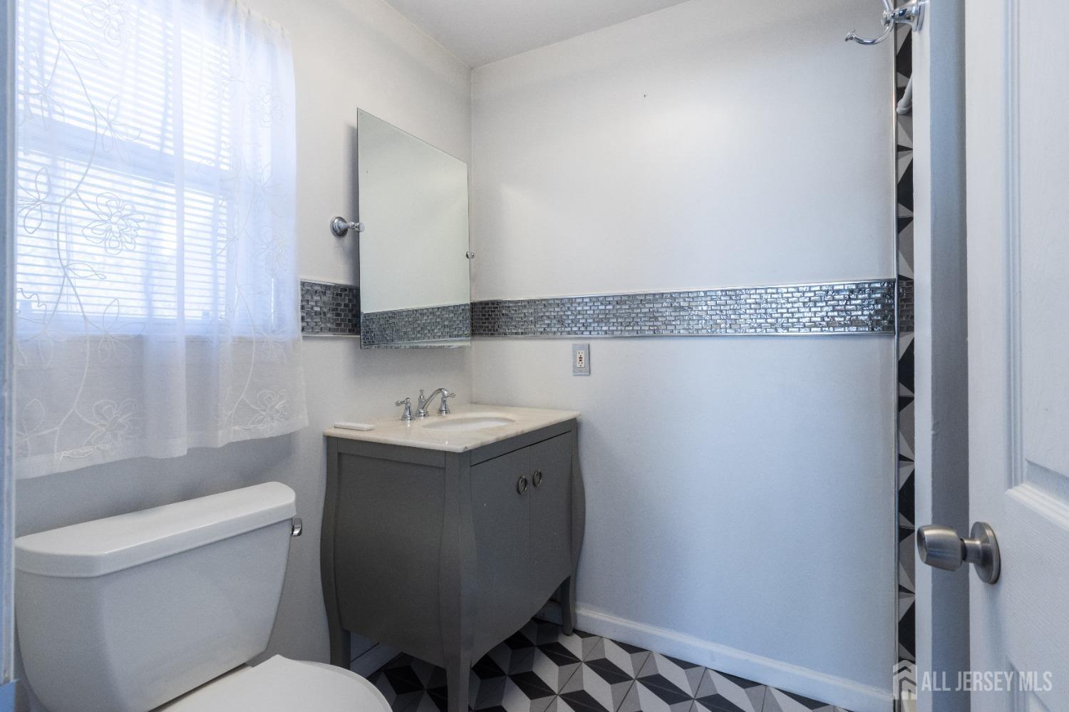 Manville, New Jersey 08835, United States, 3 Bedrooms Bedrooms, ,1 BathroomBathrooms,Residential,Active,101985