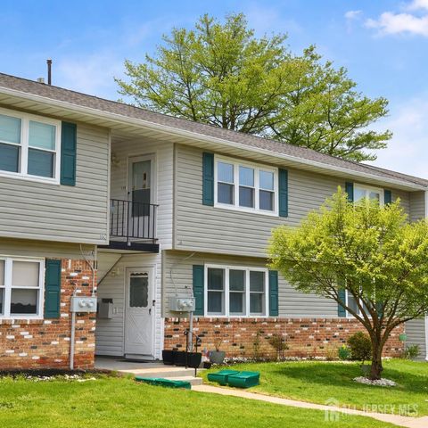 Condo For Sale - 13 Delaware Court #D<br/> Old Bridge, NJ 07747