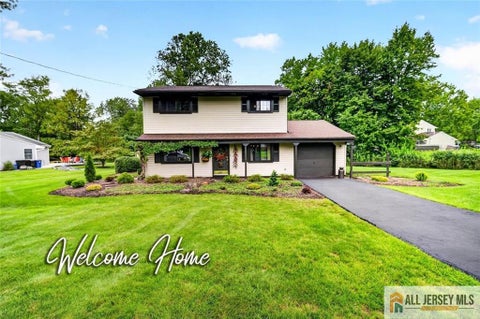 Homes For Sale - 40 Emerald Road<br/> Middlesex County, South Brunswick, NJ 08824