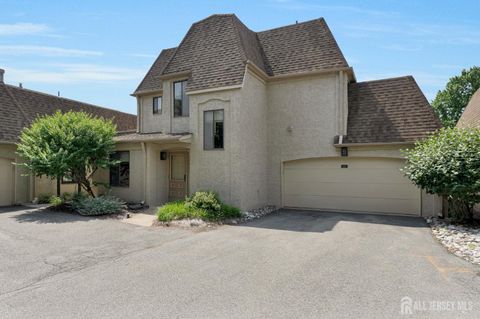 Townhouse For Sale - 12 Carriage Place<br/> Edison, NJ 08820