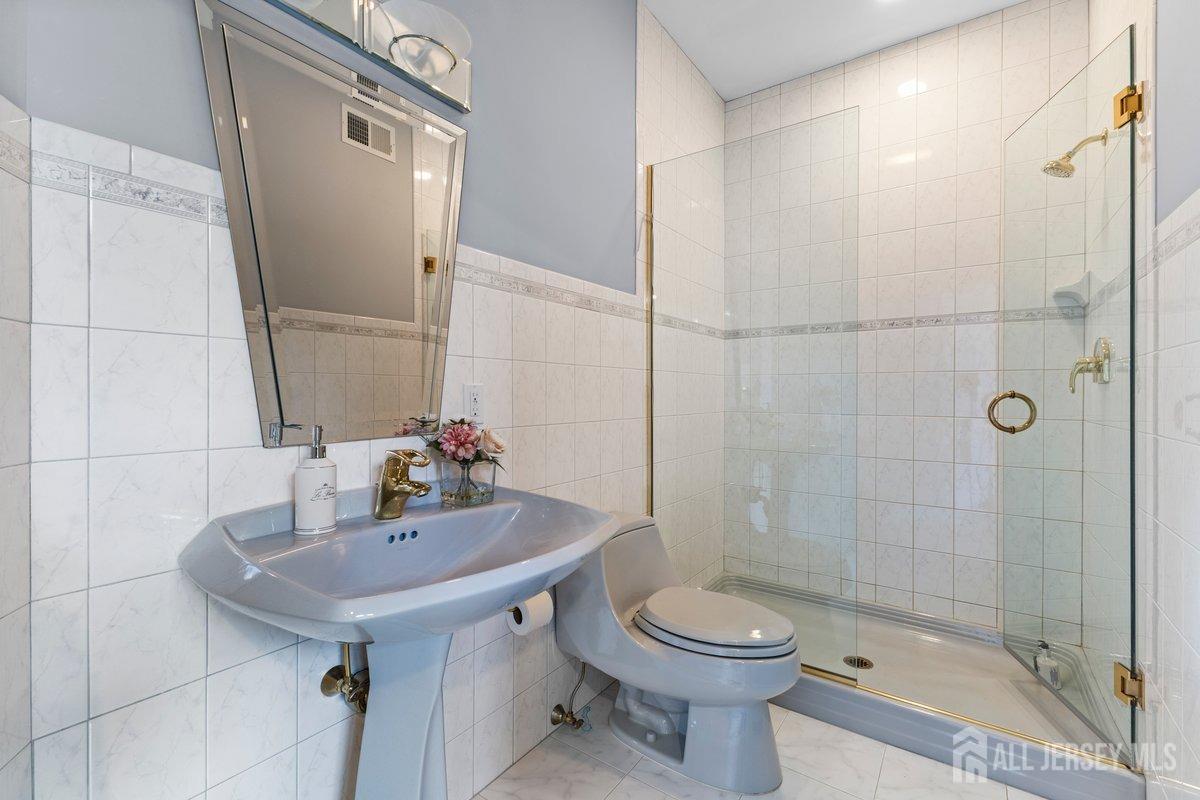 818 Holmdel Road #B, Holmdel, New Jersey image 13